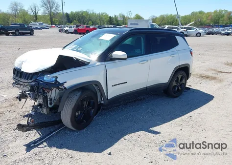 2020 Jeep Compass Altitude 4X4 z USA, uszkodzony, nr VIN 3C4NJDBB2LT131916